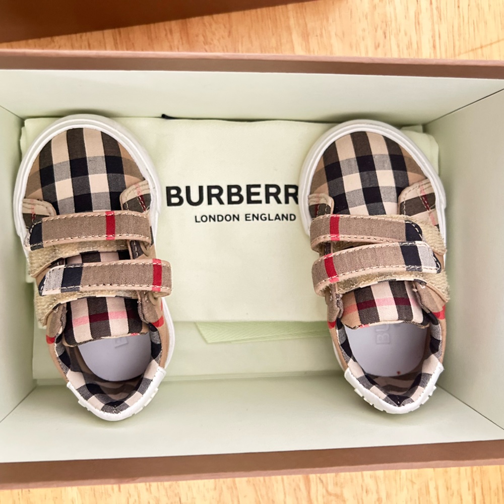 Burberry baby sneakers